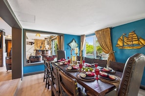 Dining - Waterfront Pirate House with Pool & 2 Golf Carts (Indian Rocks Beach)