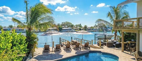 Et oppvarmet basseng