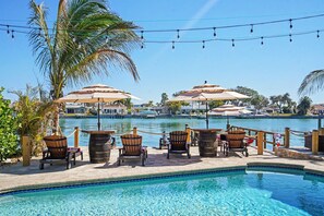 A heated pool - Waterfront Pirate House with Pool & 2 Golf Carts (Indian Rocks Beach)