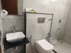 Deluxe Double Room | Bathroom