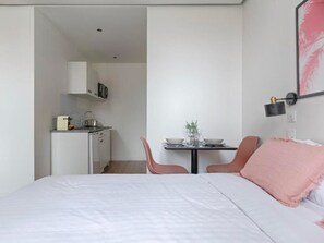 Iron/ironing board, free WiFi, bed sheets - UrbanFlat 210 - 249 Saint Denis (París)