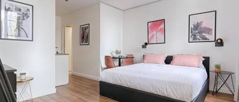 Bügeleisen/Bügelbrett, kostenloses WLAN, Bettwäsche