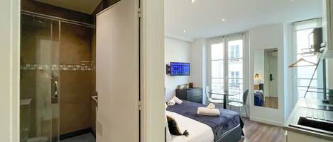 Iron/ironing board, free WiFi, bed sheets