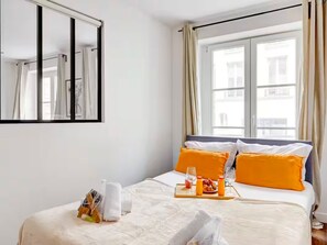2 bedrooms, iron/ironing board, free WiFi, bed sheets - UrbanFlat 201 - 249 Saint Denis SD1 (París)