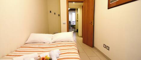 Bügeleisen/Bügelbrett, Internetzugang, Bettwäsche