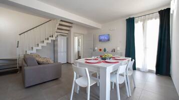 Appartement Familial, balcon, vue jardin | Coin séjour