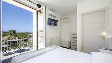 Appartamento Deluxe, balcone, vista mare parziale | Wi-Fi gratuito