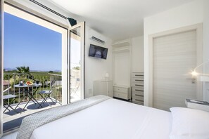 Deluxe Apartment, Balcony, Partial Sea View | Free WiFi - 18 Gradi Apartments (Marsala)