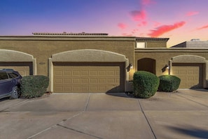 Exterior - Spacious Well-Appointed Townhome 3 Bed/3 Bath (Fountain Hills)