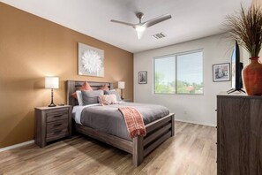 Iron/ironing board, travel cot, WiFi, bed sheets - Spacious Well-Appointed Townhome 3 Bed/3 Bath (Fountain Hills)