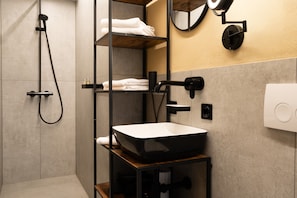 Shower, hair dryer, towels - Design Apartment 'Flora by Kamelu' with Private Terrace and Parking (Gengenbach)
