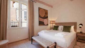 Silitysrauta/-lauta, vauvan matkasänky, vuodevaatteet