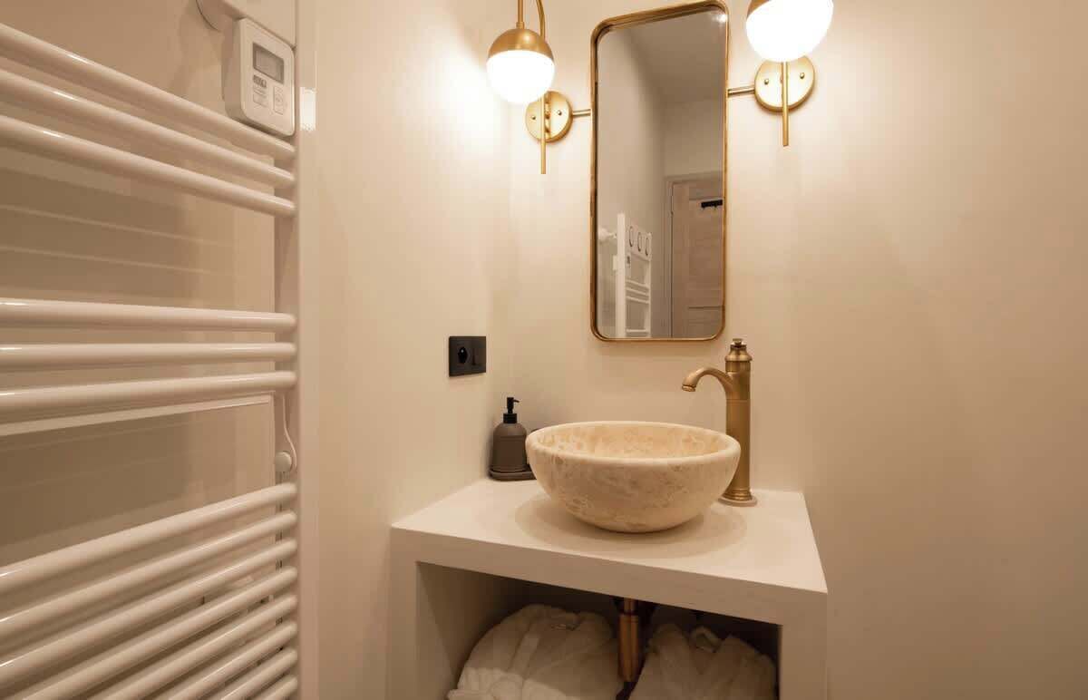 Suihku, hiustenkuivaaja