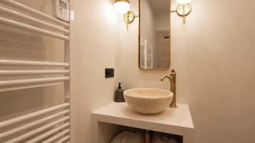 Suihku, hiustenkuivaaja