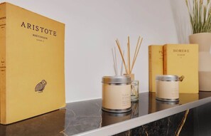 Miscellaneous - A Refined Loft-Studio in Saint-Germain (Paris)