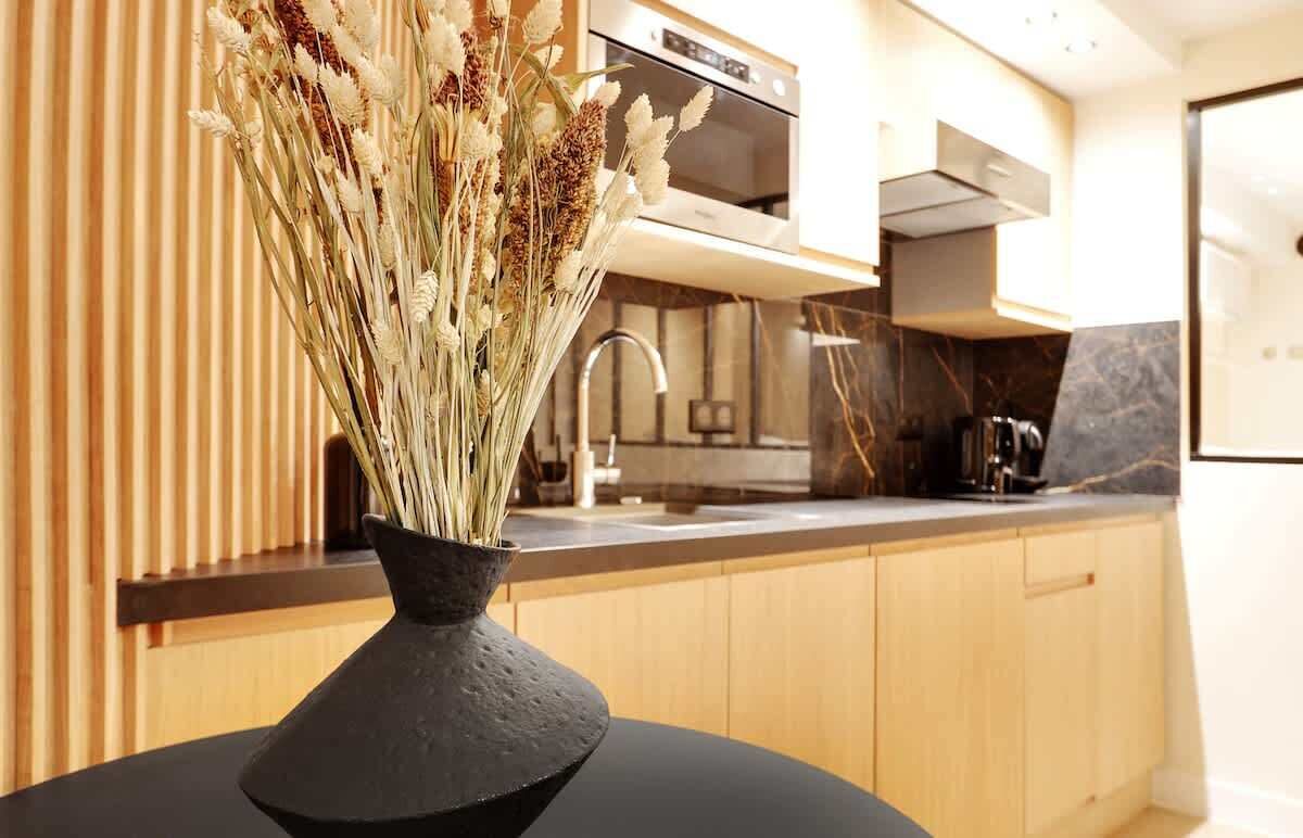 Frigorifero, microonde, piano cottura, lavastoviglie