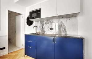 Fridge, microwave, stovetop, dishwasher - A Stunning 1-BR on rue Montorgueil (Paris)