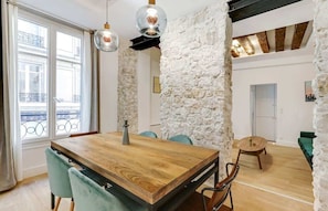 Dining - An Exceptional 2-BR/2BA in Le Marais (Paris)