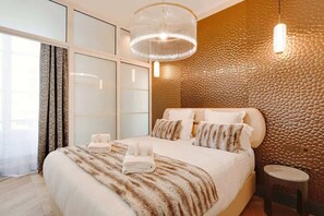 Fer et planche à repasser, lit parapluie, Wi-Fi, draps fournis