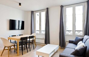 TV, offices - A Pleasant 2-BR near Nation and Charonne (Paris)