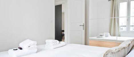 Iron/ironing board, travel cot, WiFi, bed sheets