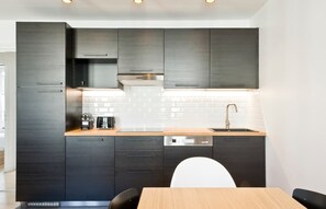 Fridge, microwave, dishwasher, coffee/tea maker - A Pleasant 2-BR near Nation and Charonne (Paris)