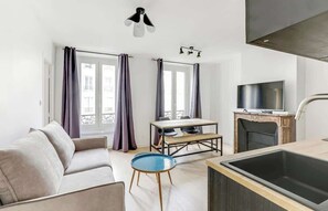 TV, offices - A Great 52sqm 2-Bdr near Nation (Paris)