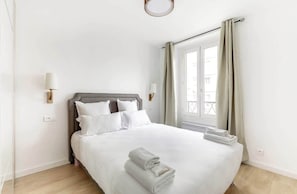 Bügeleisen/Bügelbrett, Reisekinderbett, WLAN, Bettwäsche