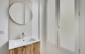 Douche, sèche-cheveux