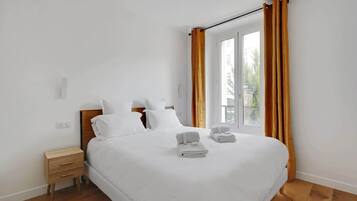 Fer et planche à repasser, lit parapluie, Wi-Fi, draps fournis