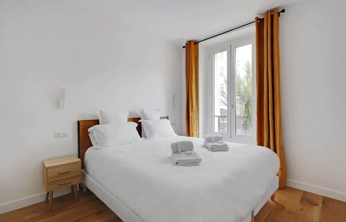 A Bright 2-BR in Nation - Charonne