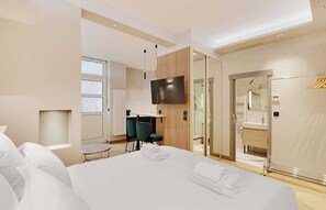 Iron/ironing board, travel cot, WiFi, bed sheets - A Dazzling Studio-Loft in Parc Monceau (Paris)