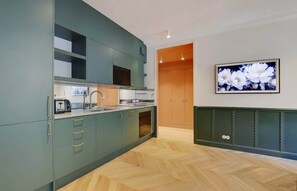 Fridge, microwave, stovetop, dishwasher - A Stunning 3-BR/2BA in Canal Saint Martin (Paris)