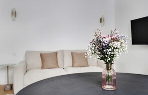 TV - A Nice Studio in Sentier-Montorgueil (Paris)