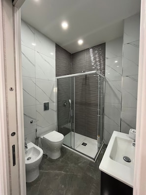 Comfort Double or Twin Room, Hill View | Bathroom - Napolitudine (Naples)