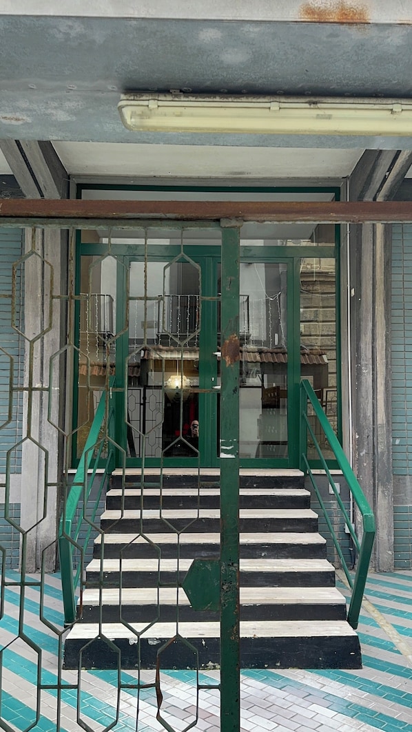 Exterior - Napolitudine (Naples)