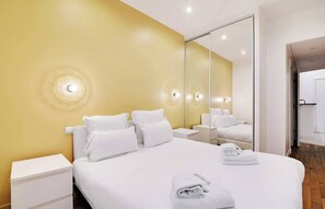 Iron/ironing board, travel cot, WiFi, bed sheets - A Superb 1-Br in Saint-Germain-des-Près (Paris)