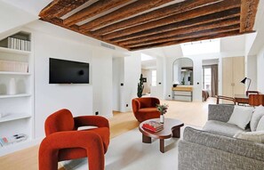 TV, offices - A Breathtaking 2-Br 2 Ba in St-Germain-des-Près (Paris)