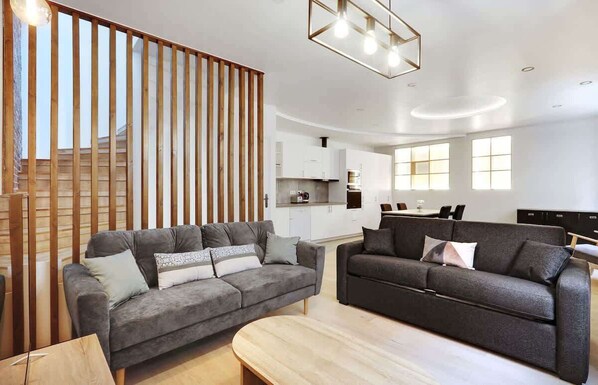 Televisión, oficina