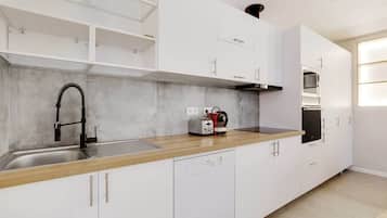 Refrigerador, microondas, horno, placa de cocina