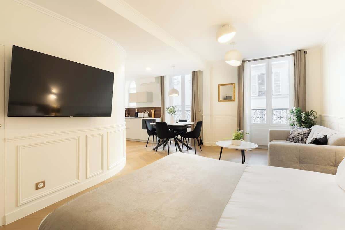 Bügeleisen/Bügelbrett, Reisekinderbett, WLAN, Bettwäsche