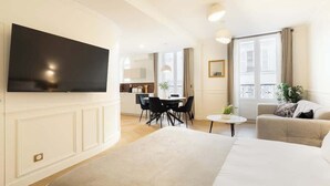 Bügeleisen/Bügelbrett, Reisekinderbett, WLAN, Bettwäsche