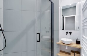 Douche, sèche-cheveux