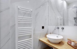 Ducha y secador de pelo