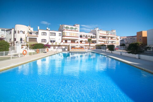 WELCS APARTMENT 367 EMP with communal pool