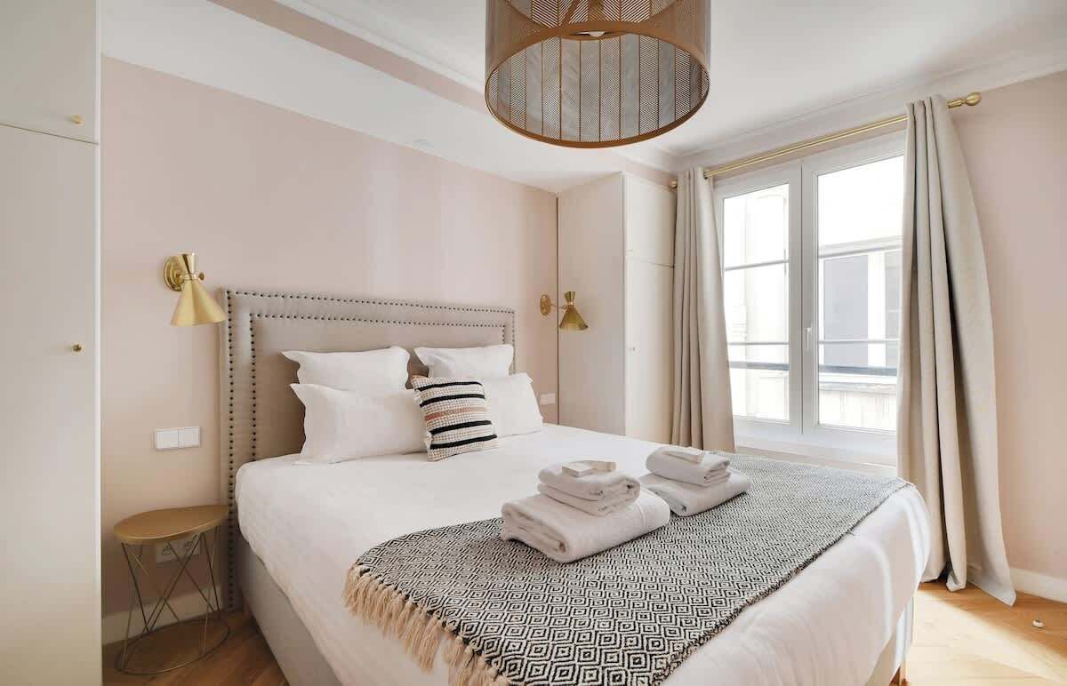 Iron/ironing board, travel cot, WiFi, bed sheets