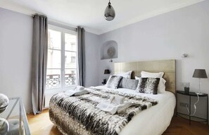 2 bedrooms, iron/ironing board, travel cot, WiFi - A Stunning 2-BR/2BA in Opéra - Saint-Lazare (Paris)