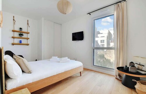 A Design 2-BR/1-BA with Terrace in Clichy