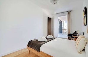 2 bedrooms, iron/ironing board, travel crib, WiFi - A Design 2-BR/1-BA with Terrace in Clichy (Clichy)