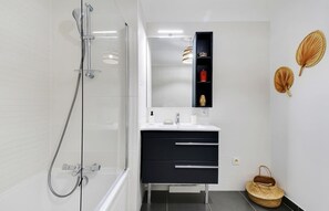 Douche, sèche-cheveux